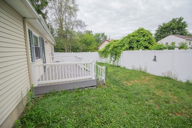 Building Photo - Most sought after Woodlawn area. 2BR 1BA