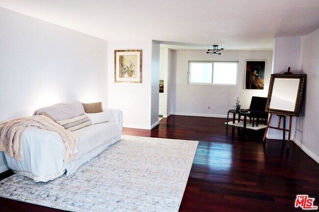 Building Photo - 2418 Graham Ave