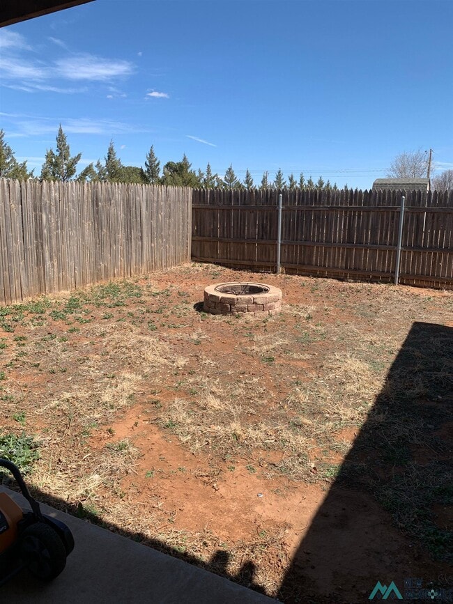 Building Photo - 2104 Hali Ln