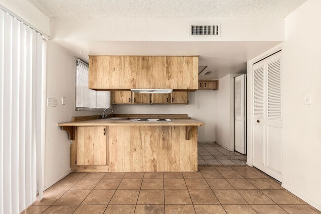 Building Photo - 5742 N 43rd Dr