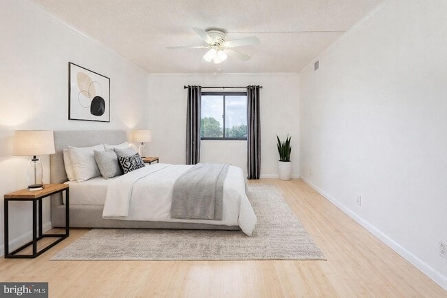 Building Photo - 5902 Mt Eagle Dr