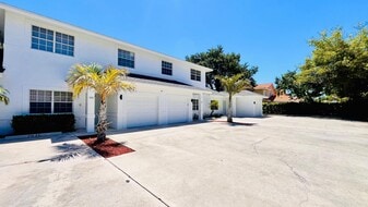Building Photo - 1436 Hawthorne Pl