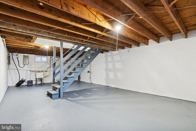 Building Photo - 303 Lemon St