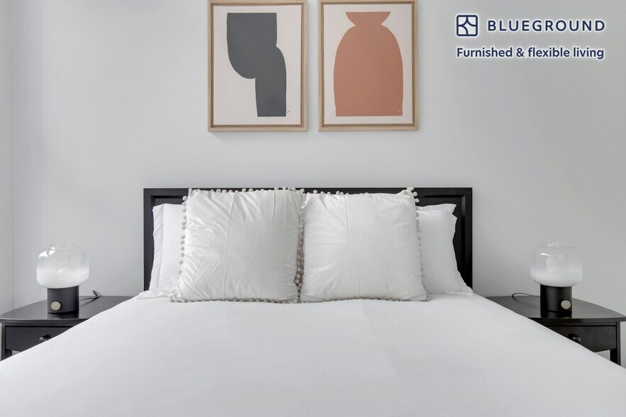 Building Photo - 808 W Van Buren St