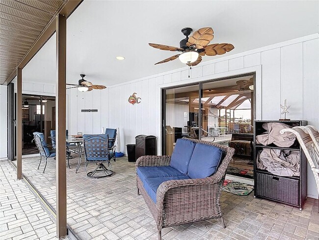 Building Photo - 290 Rotonda Cir