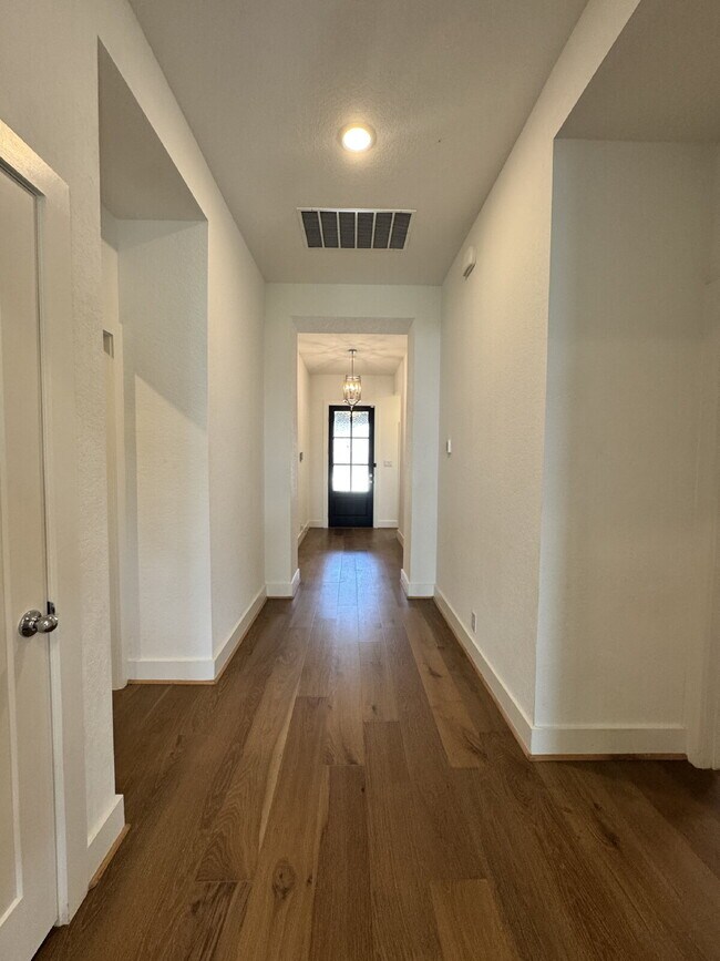 Building Photo - "Charming 4-Bed, 3-Bath Home in Castrovill...