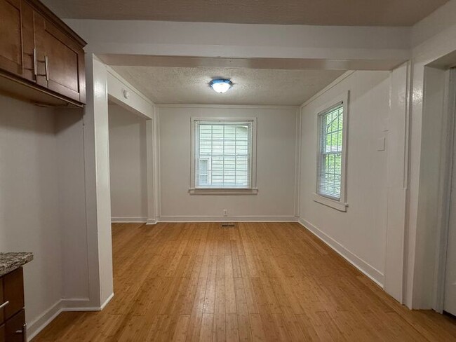 Building Photo - For Rent - Charming 3 Bedroom House in Eas...