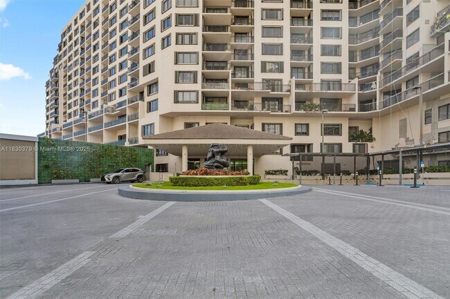 Building Photo - 540 Brickell Key Dr