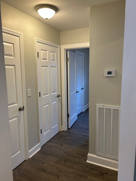 Building Photo - 600 Villard Dr