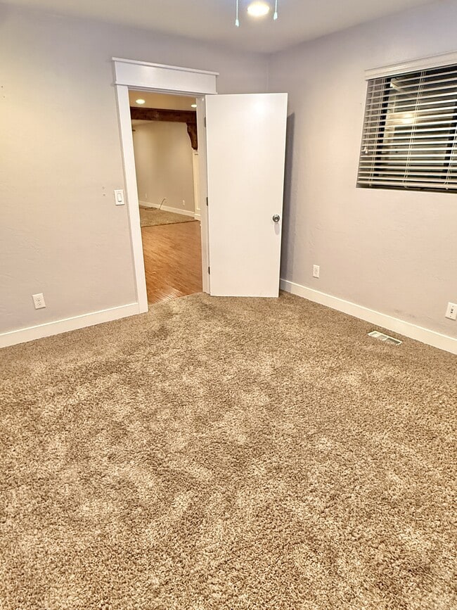 Building Photo - 7426 S 700 E