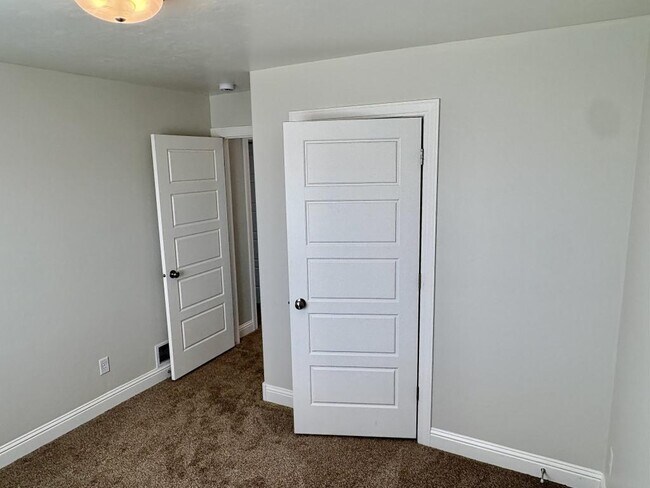 Building Photo - 2175 Roy Dr