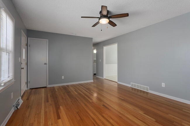 Building Photo - 703 SW 7 St