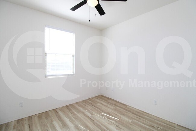Building Photo - 7549 N 125th Dr