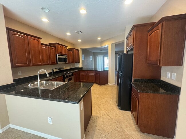 Building Photo - 1 story, 3br, 3bth, 2cg, Aliante Community,