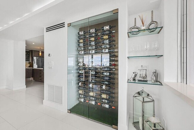 Building Photo - 545 S Fort Lauderdale Beach Blvd