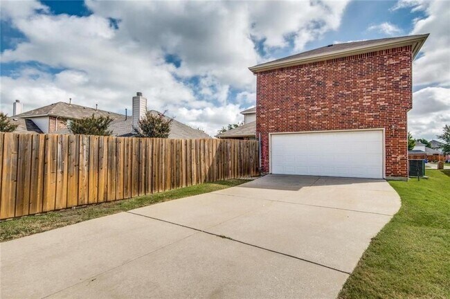 Building Photo - 13553 Valley Mills Dr
