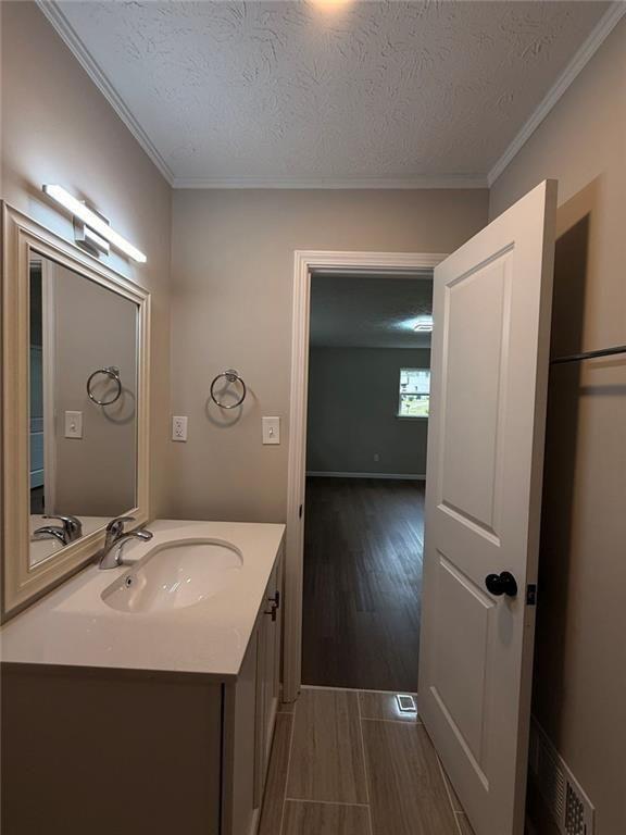 Building Photo - 1055 Pinecrest Dr