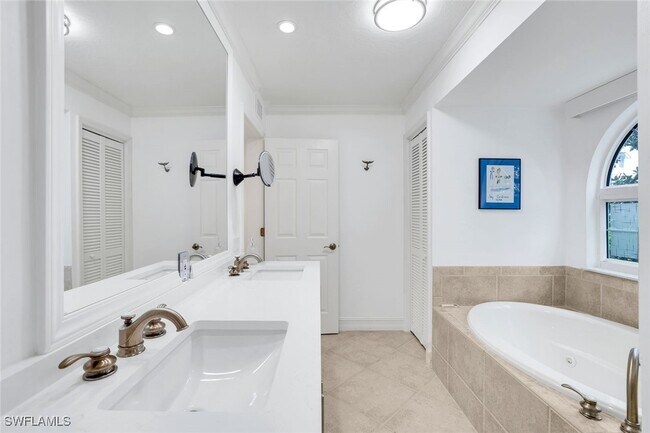 Building Photo - 376 3rd St S