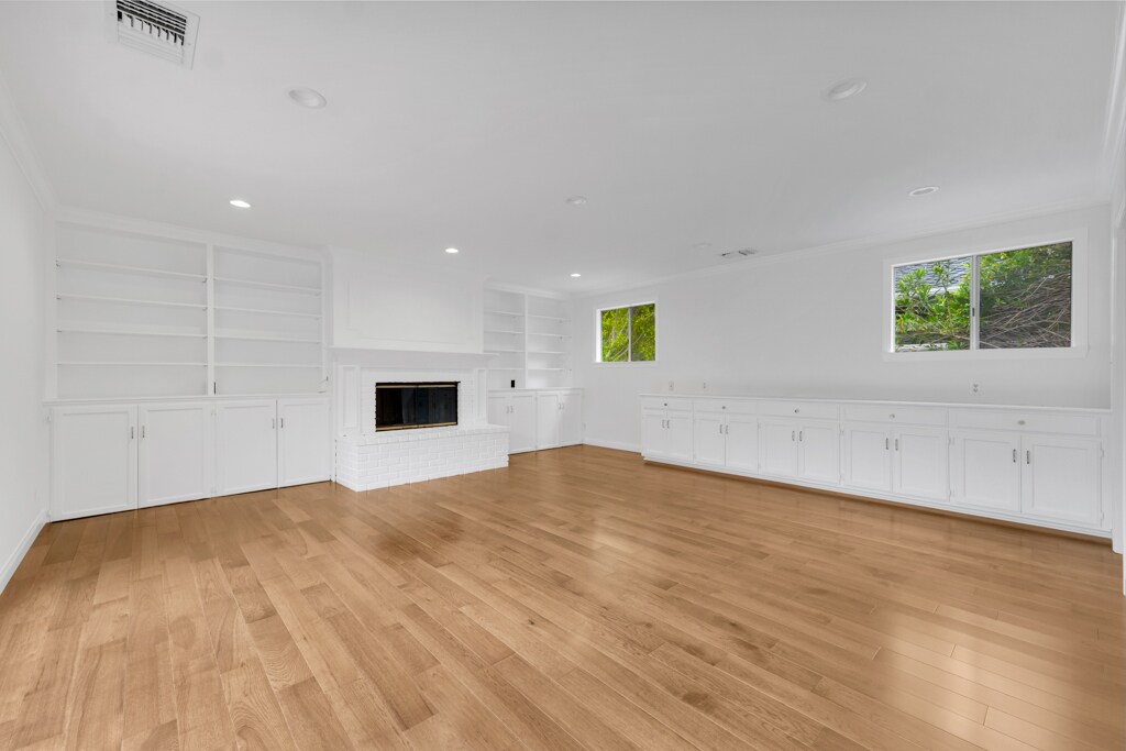 Building Photo - 4722 Forman Ave