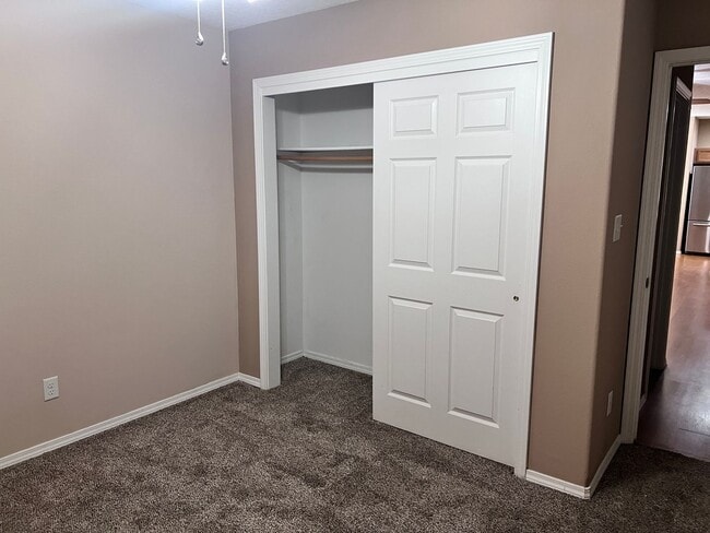 Building Photo - 2 Bedroom with major appliances, 2 car gar...