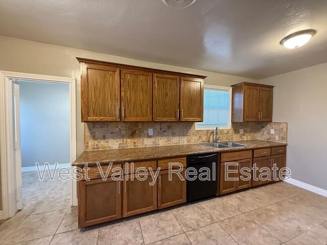 Building Photo - 408 F St