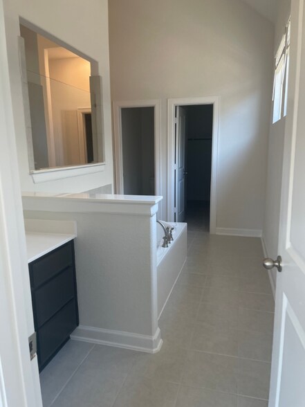 Building Photo - 486 Gamble Dr