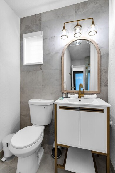 Building Photo - 6450 Perry St