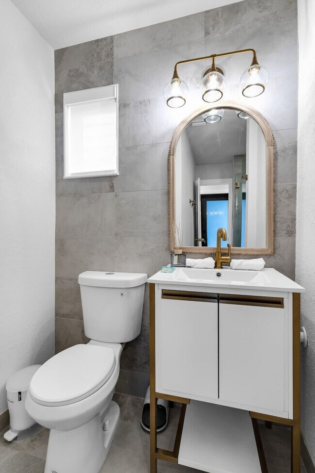 Building Photo - 6450 Perry St