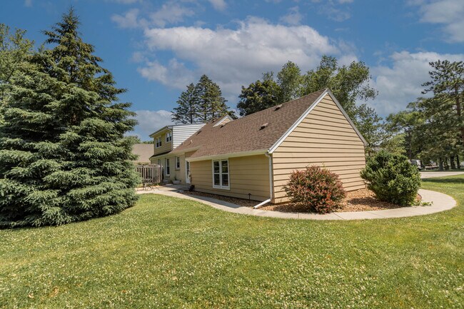 Building Photo - 3335 Sunnyview Ln