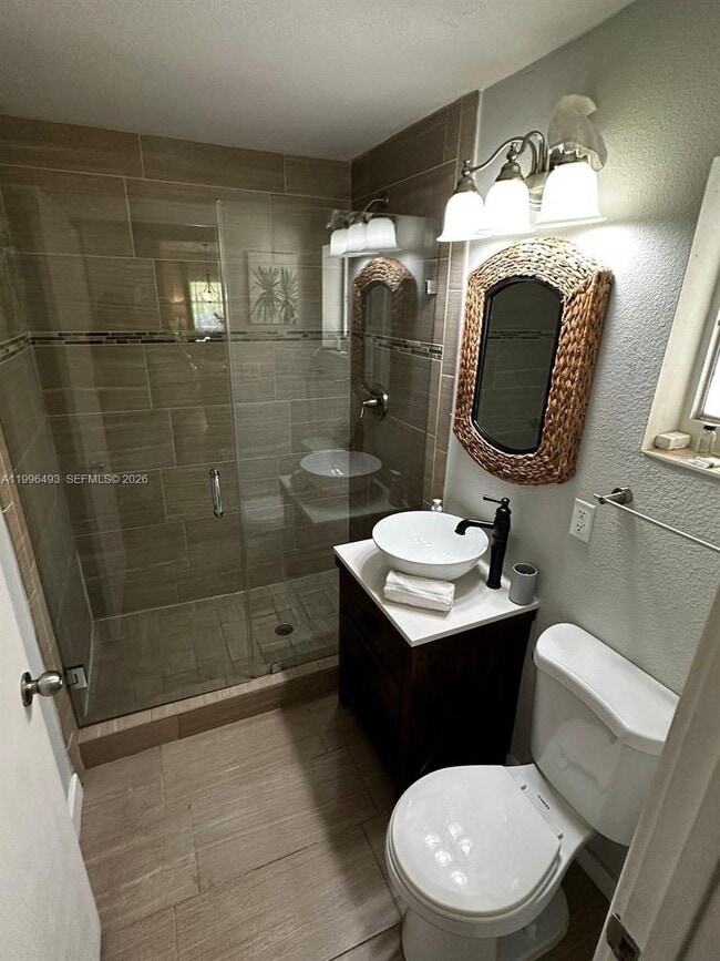 Building Photo - 1448 Dewey St