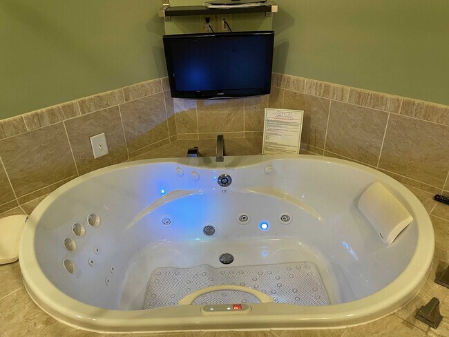 Building Photo - Spacious 3BR Townhome with Walkout Basement, Deck, Fenced Yard, Central A/C + Assigned Parking