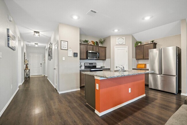 Building Photo - 904 Saddle Horn Way