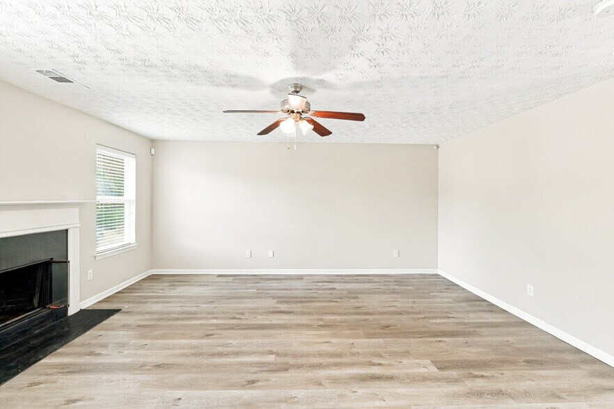 Building Photo - 3750 Georgia Dr