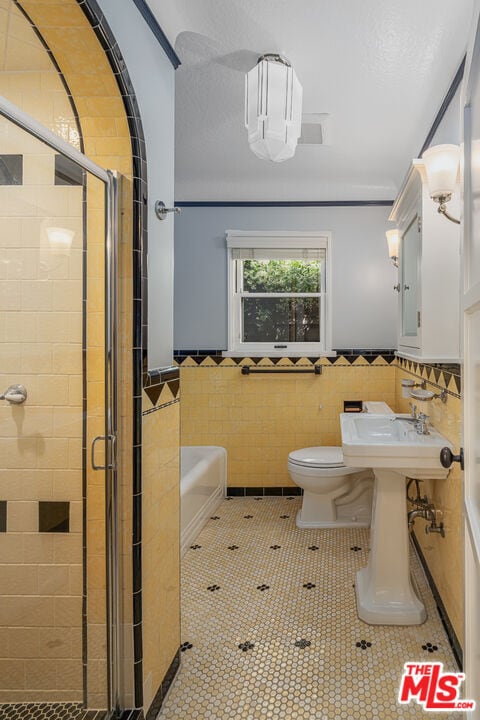 Building Photo - 381 Huntley Dr