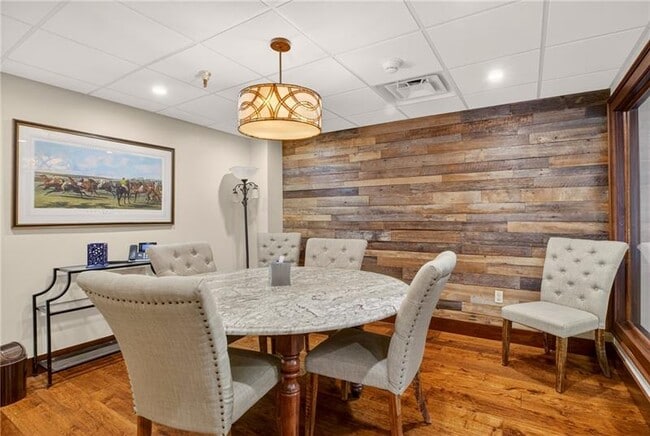 Building Photo - 750 Washington Rd