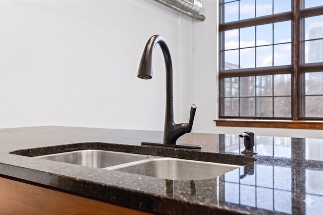 Building Photo - Urban Loft Condo Featuring Stunning Views & Rooftop Entertaining