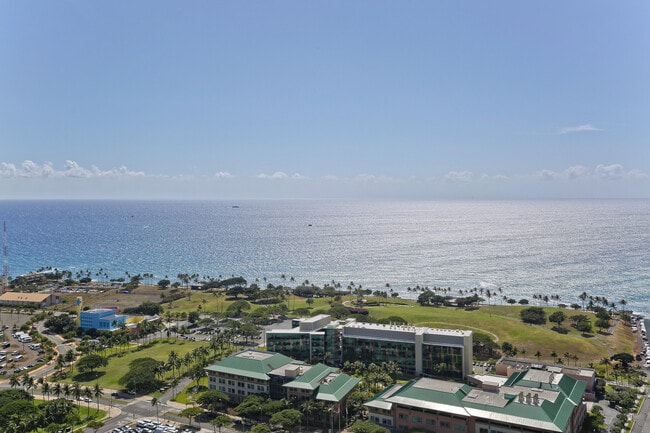 Building Photo - Live in the Heart of Kakaako!