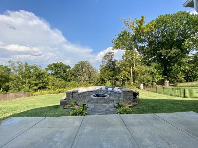 Building Photo - 2225 Maytown Cir