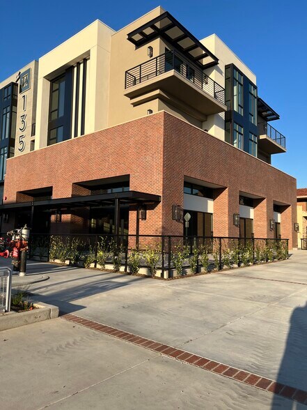 Building Photo - 135 E Badillo St