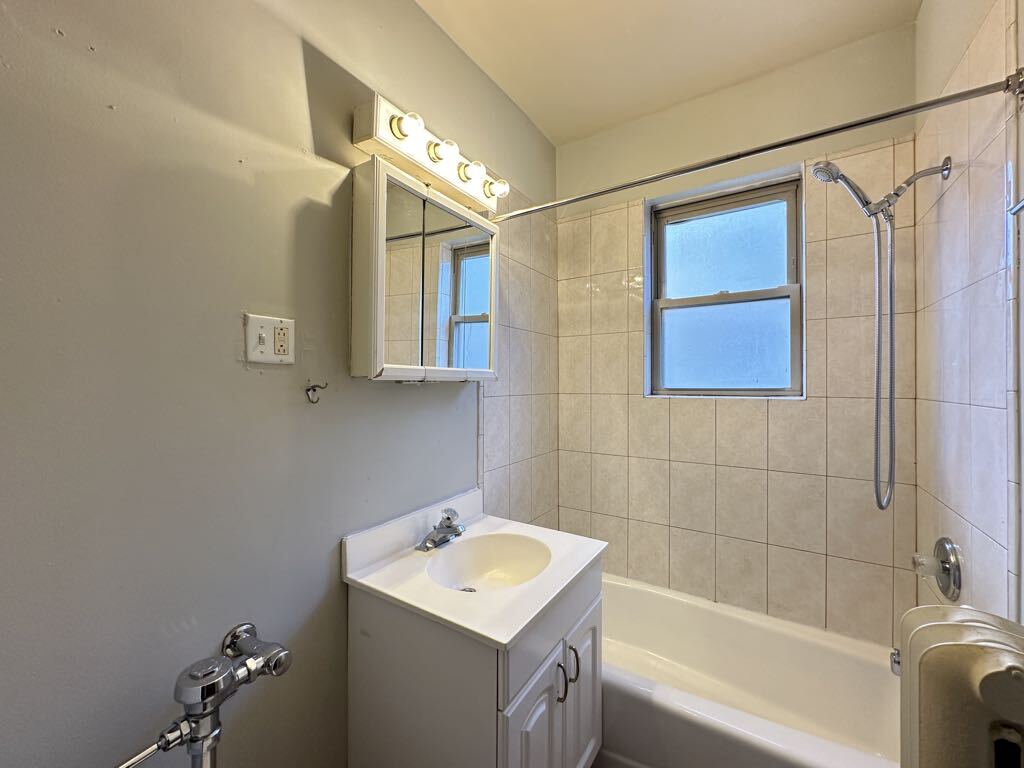 Building Photo - 4237 N Paulina St