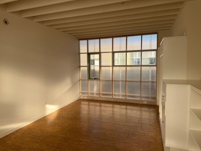 Building Photo - Bright Live-Work Studio & Tall Ceilings on Adeline in Oakland