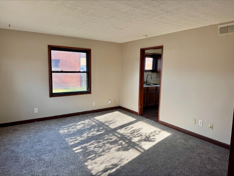 Building Photo - 1135 Saxe Ave