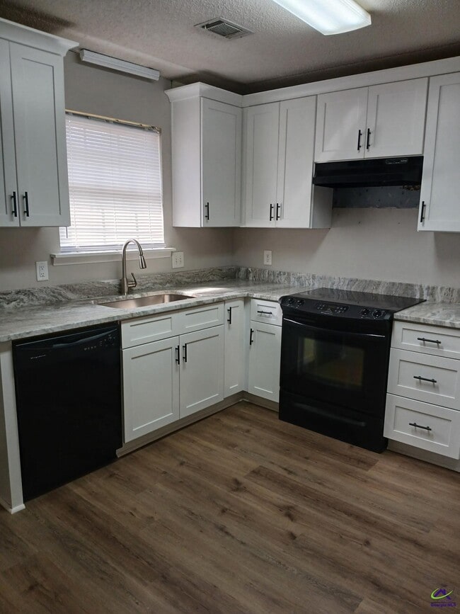 Building Photo - 218 Tallulah Trail