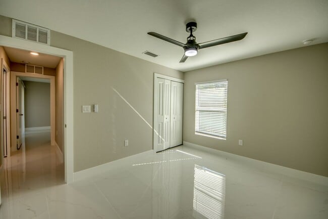 Building Photo - 3433 NE 11th Pl