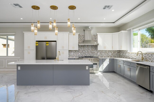 Building Photo - 6729 N 13th St