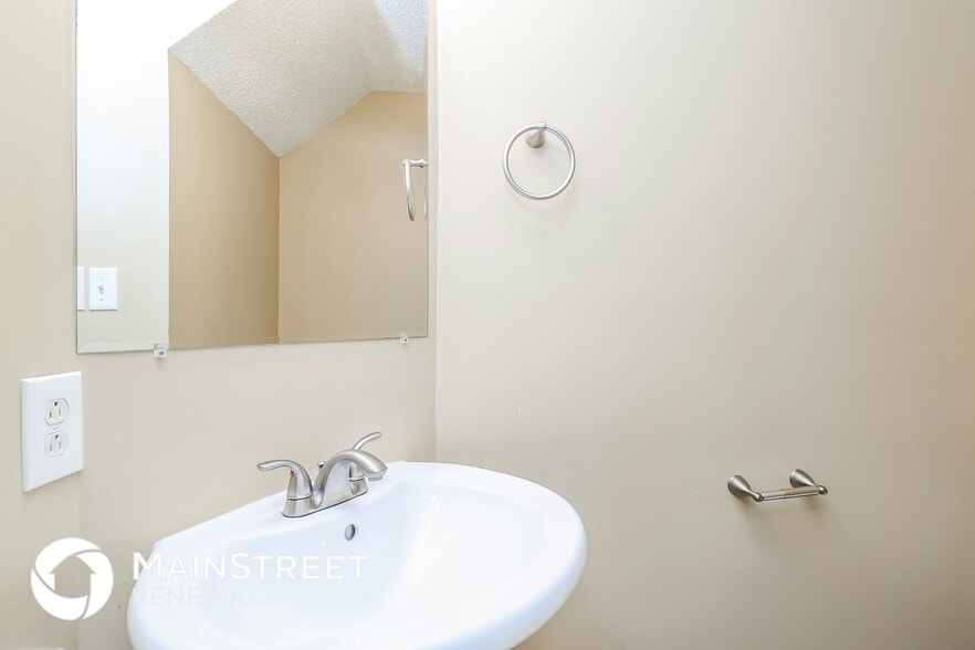 Building Photo - 5907 Bridgeway Dr