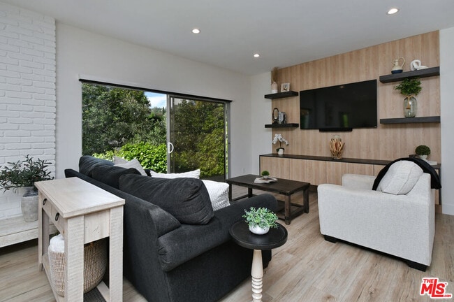 Building Photo - 16142 Bayberry Pl