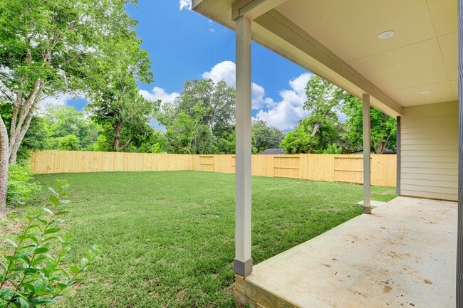 Building Photo - 725 W Foley St