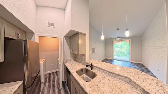 Building Photo - 4102 Central Sarasota Pkwy