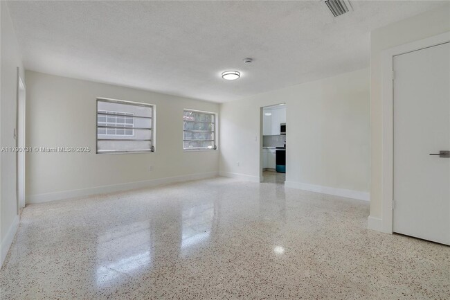 Building Photo - 3334 SW 24th St
